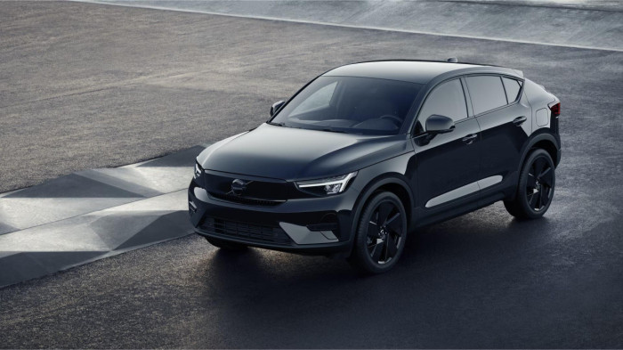 Volvo EC40 PURE ELECTRIC BLACK EDITION Edition na operativní leasing
