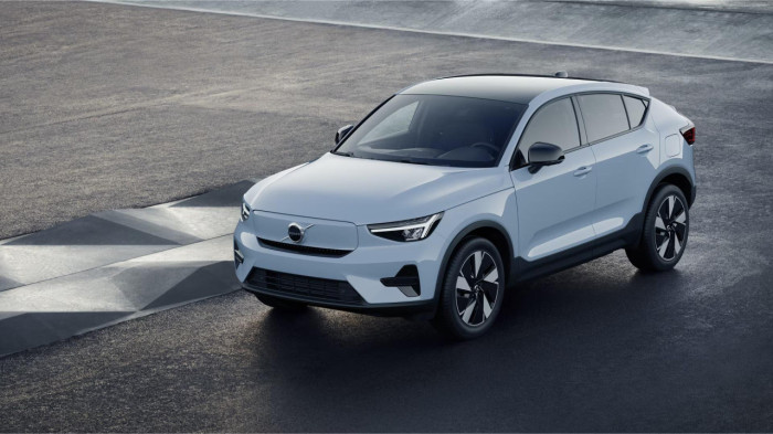 Volvo EC40 PURE ELECTRIC SINGLE ENG. RWD na operativní leasing