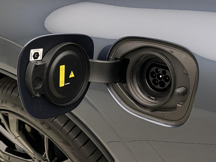 Volvo XC60 T6 AWD AUT PLUS BLACK EDITION na operativní leasing