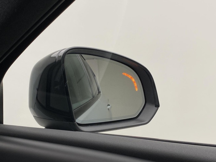Volvo XC40 B3 AUT DARK PLUS na operativní leasing