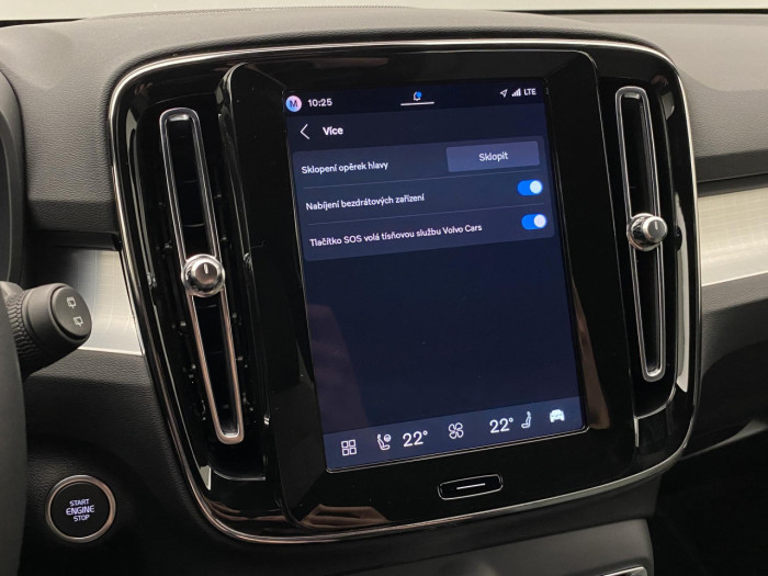 Volvo XC40 B3 AUT DARK PLUS na operativní leasing