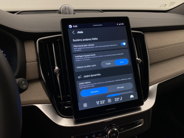 Volvo XC90 B5 AWD AUT DARK PLUS na operativní leasing