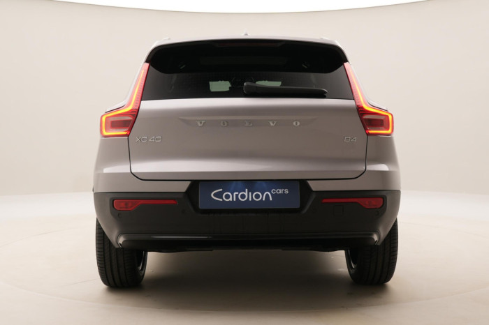Volvo XC40 B4 AUT DARK PLUS na operativní leasing