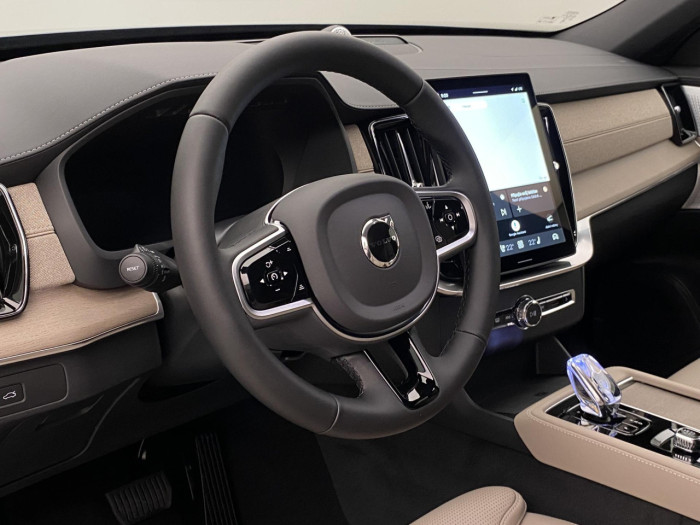 Volvo XC90 B5 AWD AUT DARK PLUS na operativní leasing
