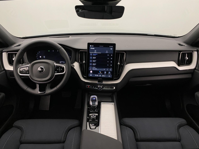 Volvo XC60 T6 AWD AUT DARK PLUS na operativní leasing