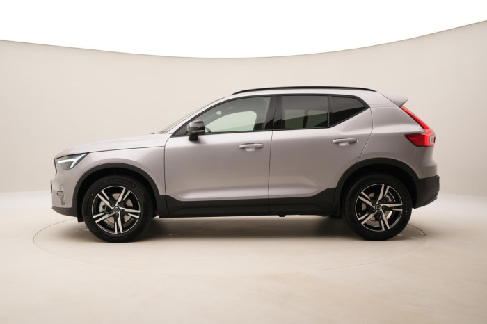 Volvo XC40 B4 AUT DARK PLUS na operativní leasing