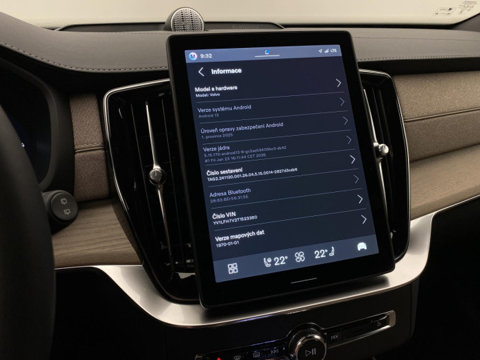 Volvo XC90 T8 AWD RECHARGE BRIGHT PLUS 7m na operativní leasing