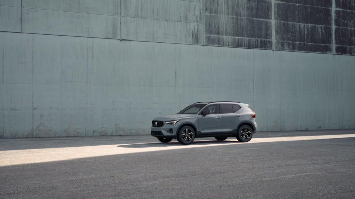 Volvo XC40 B3 AUT DARK PLUS na operativní leasing