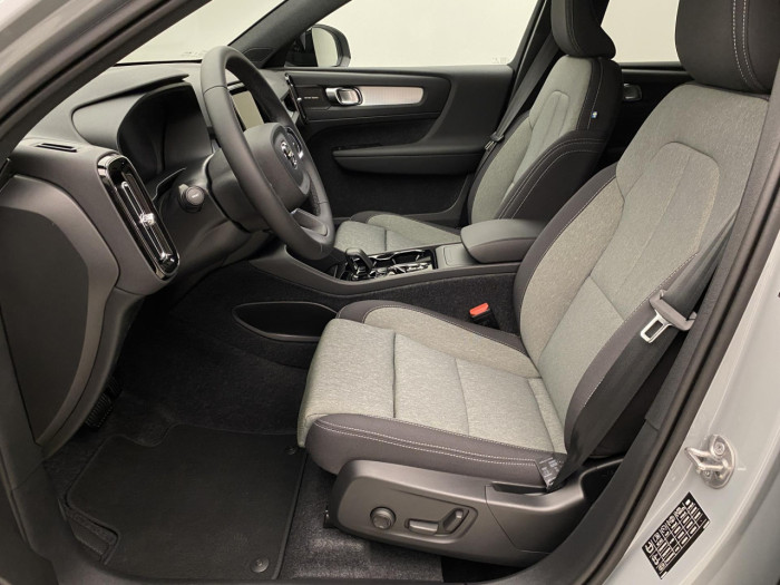 Volvo XC40 B3 AUT DARK PLUS na operativní leasing