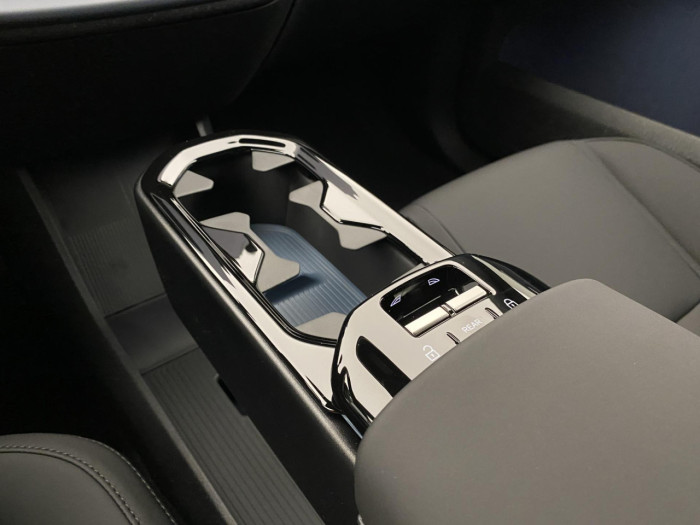 Volvo EX30 BLACK EDITION P5 ELETRIC PLUS na operativní leasing