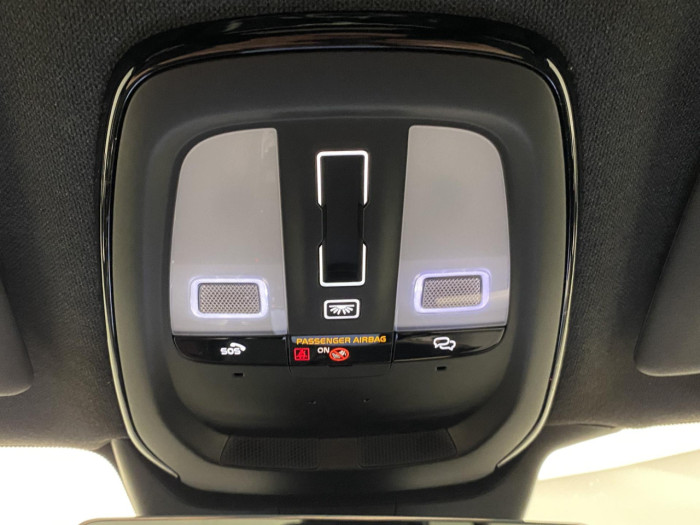 Volvo XC40 B4 AUT DARK PLUS na operativní leasing
