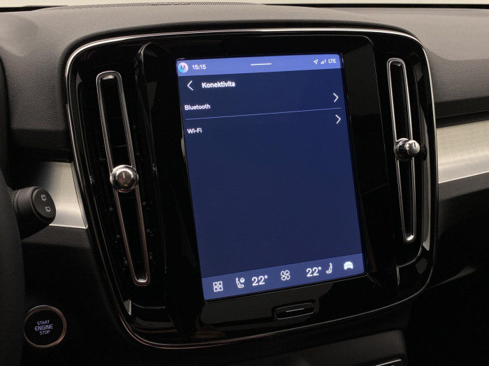 Volvo XC40 B4 AUT DARK PLUS na operativní leasing