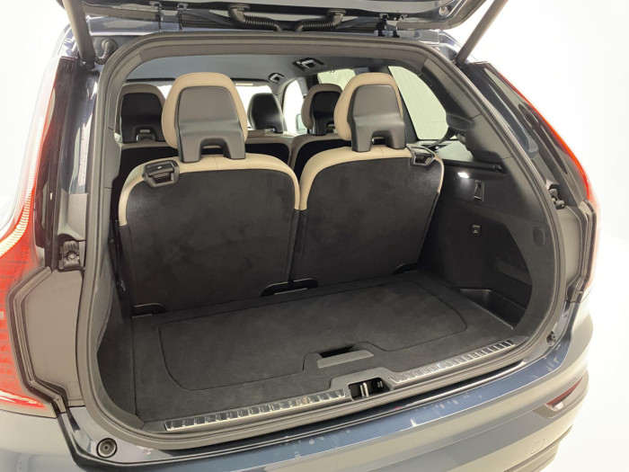 Volvo XC90 B5 AWD AUT DARK PLUS na operativní leasing