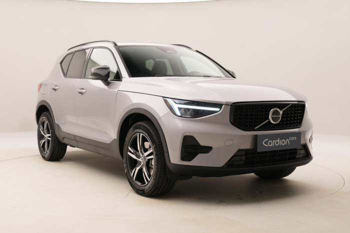 Volvo XC40 B4 AUT DARK PLUS na operativní leasing