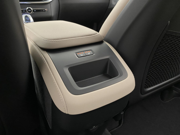 Volvo XC90 B5 AWD AUT BRIGHT PLUS na operativní leasing