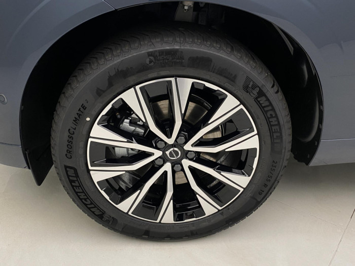 Volvo XC60 B5 AWD AUT DARK PLUS na operativní leasing