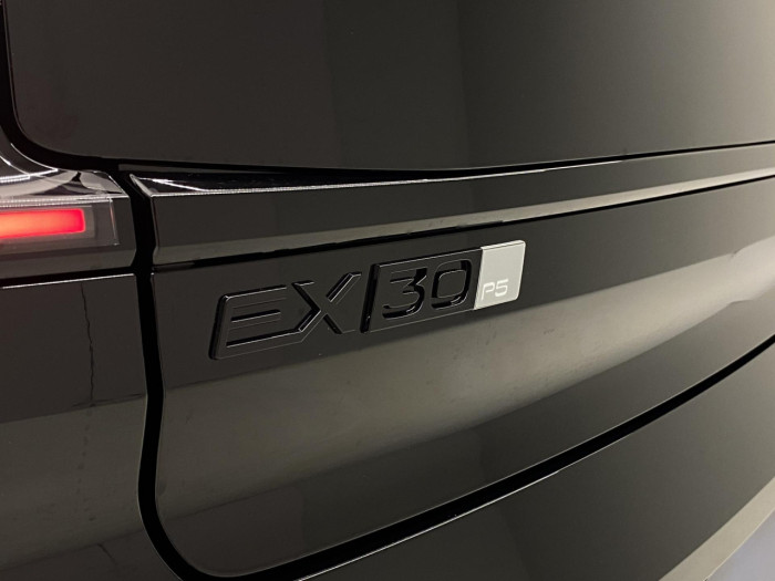Volvo EX30 BLACK EDITION P5 ELETRIC PLUS na operativní leasing