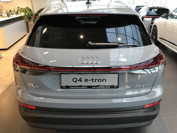 Audi Q4 e-tron 45  / 210kW na operativní leasing
