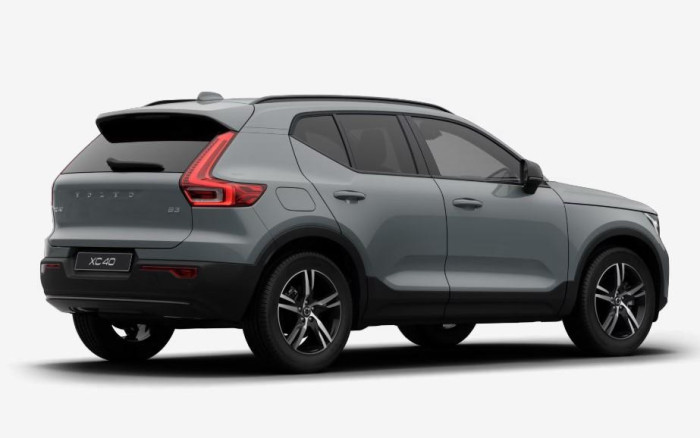Volvo XC40 B3 AUT DARK PLUS na operativní leasing