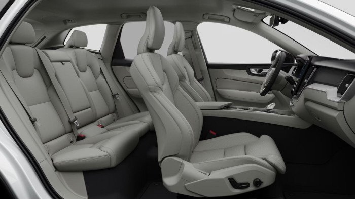 Volvo XC60 B5 AWD AUT DARK PLUS na operativní leasing