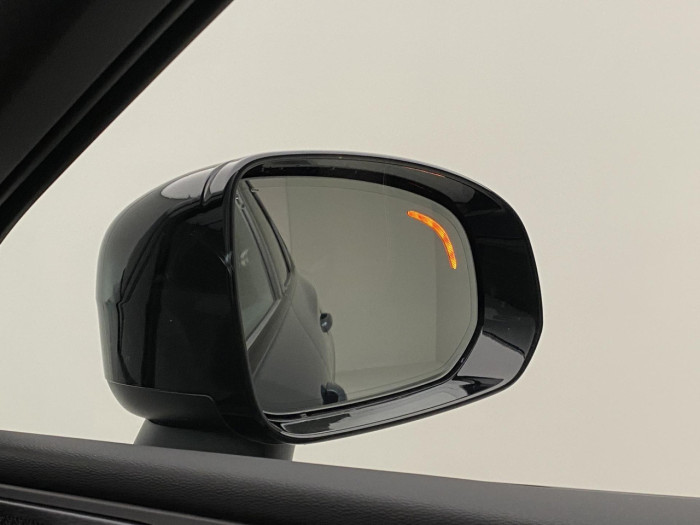 Volvo XC60 B5 AWD AUT DARK PLUS na operativní leasing