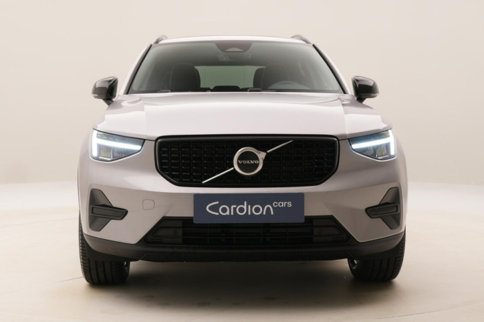 Volvo XC40 B4 AUT DARK PLUS na operativní leasing