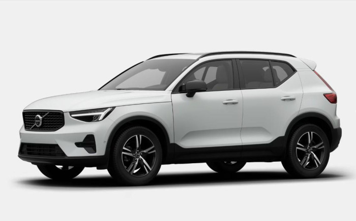 Volvo XC40 B3 AUT DARK PLUS na operativní leasing