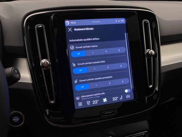 Volvo XC40 B4 AUT DARK PLUS na operativní leasing