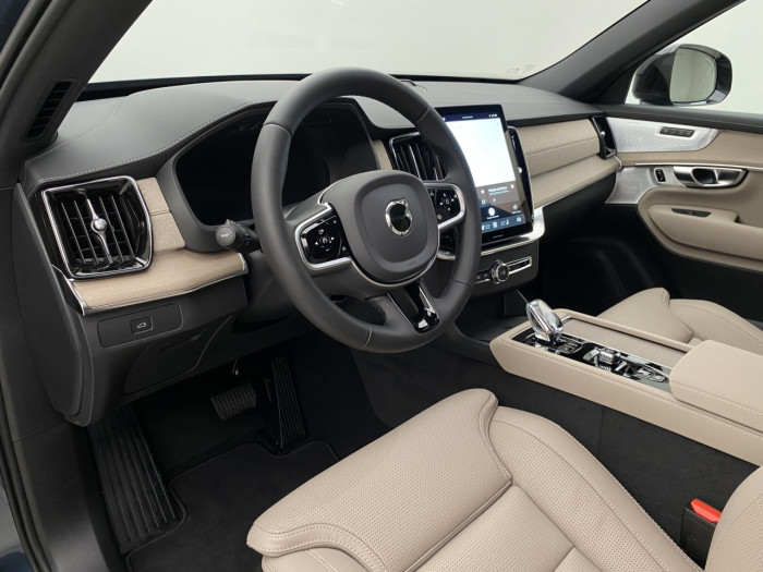 Volvo XC90 B5 AWD AUT DARK PLUS na operativní leasing
