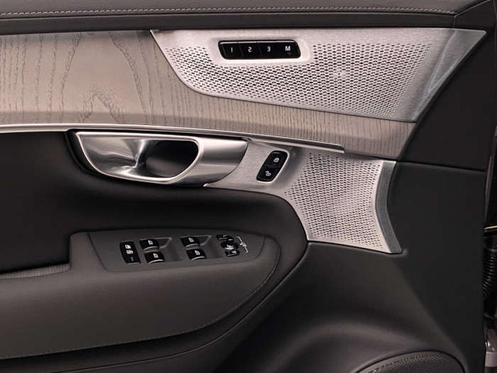 Volvo XC90 T8 AWD RECHARGE BRIGHT PLUS 7m na operativní leasing