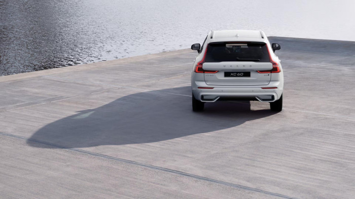 Volvo XC60 B5 AWD AUT DARK PLUS na operativní leasing