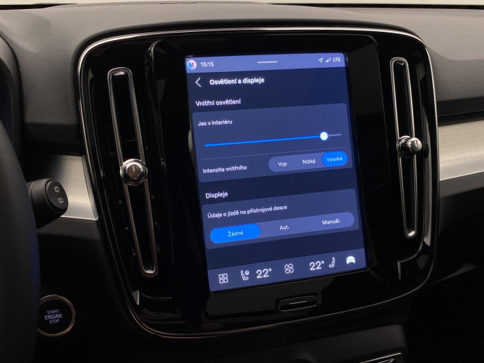 Volvo XC40 B4 AUT DARK PLUS na operativní leasing