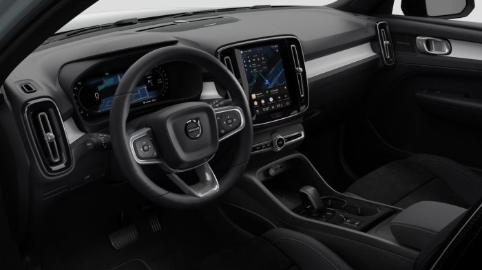 Volvo XC40 B3 AUT DARK PLUS na operativní leasing