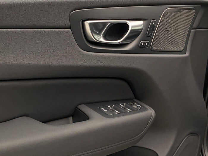 Volvo XC60 T6 AWD AUT PLUS BLACK EDITION na operativní leasing