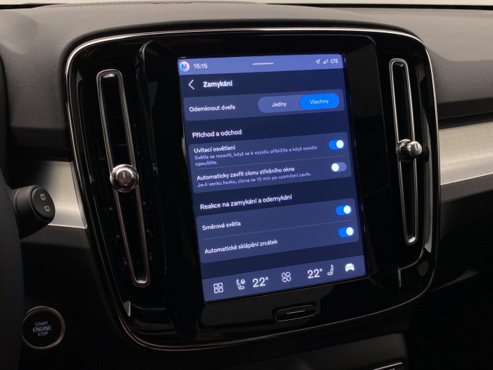 Volvo XC40 B4 AUT DARK PLUS na operativní leasing