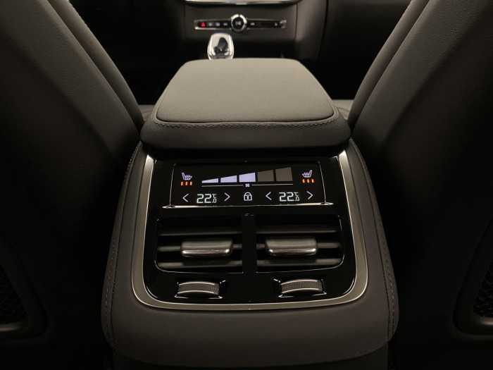 Volvo XC90 T8 AWD RECHARGE BRIGHT PLUS 7m na operativní leasing