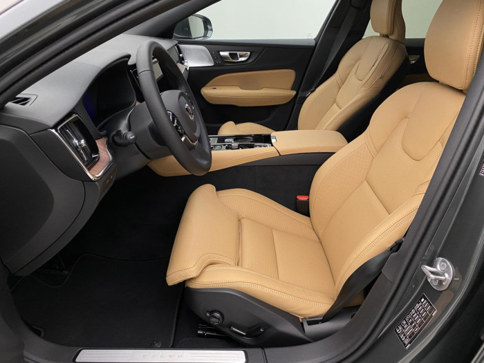 Volvo V60 T6 AWD Plug-in BRIGHT PLUS na operativní leasing