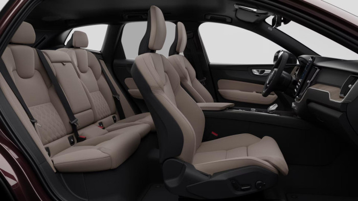 Volvo XC60 B5 AWD AUT DARK PLUS na operativní leasing