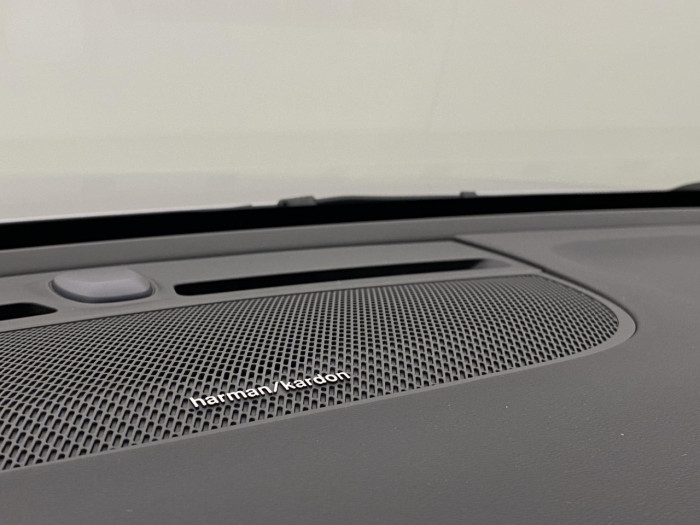 Volvo XC40 B4 AUT DARK PLUS na operativní leasing