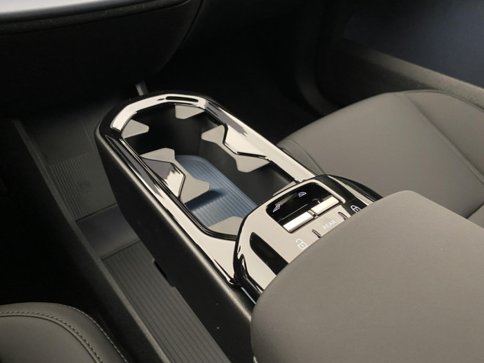 Volvo EX30 BLACK EDITION P5 ELETRIC PLUS na operativní leasing