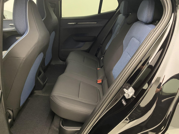 Volvo EX30 BLACK EDITION P5 ELETRIC PLUS na operativní leasing