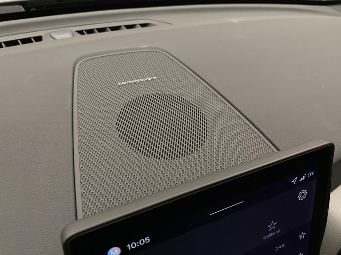 Volvo XC60 T6 AWD AUT PLUS BLACK EDITION na operativní leasing