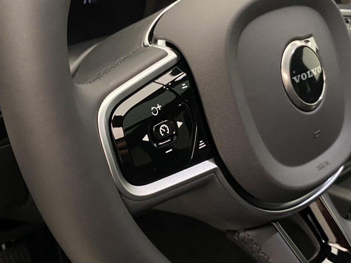 Volvo XC60 T6 AWD AUT PLUS BLACK EDITION na operativní leasing