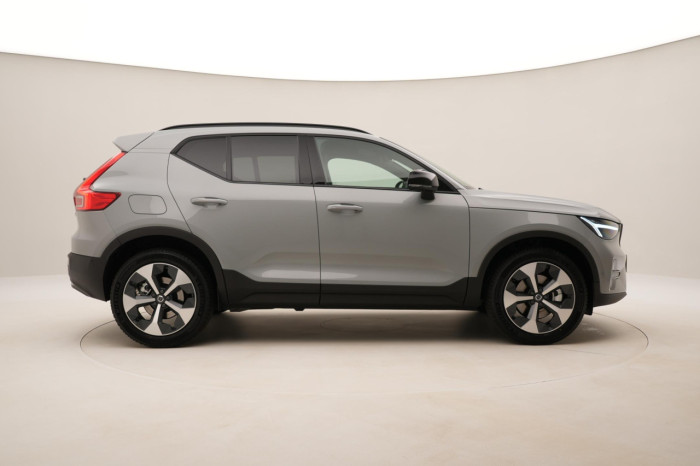Volvo XC40 B3 AUT DARK PLUS na operativní leasing