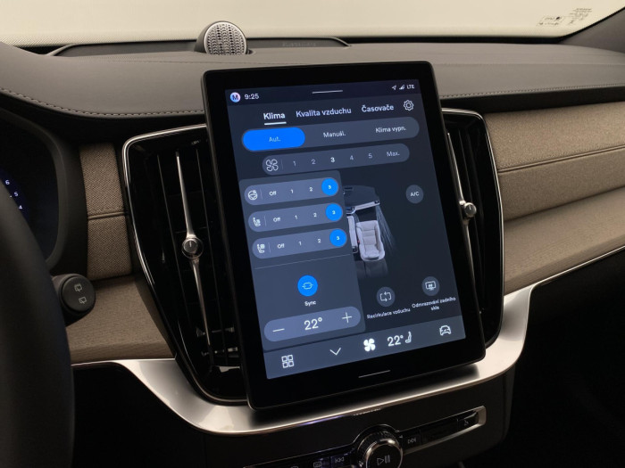 Volvo XC90 B5 AWD AUT DARK PLUS na operativní leasing