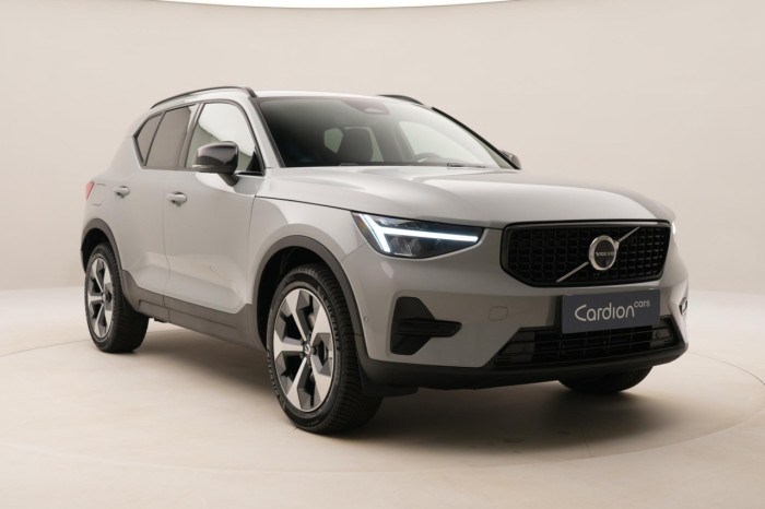 Volvo XC40 B3 AUT DARK PLUS na operativní leasing
