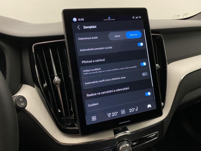 Volvo XC60 T6 AWD AUT DARK PLUS na operativní leasing