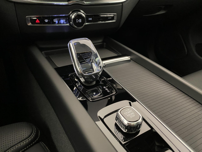 Volvo XC60 T6 AWD AUT PLUS BLACK EDITION na operativní leasing