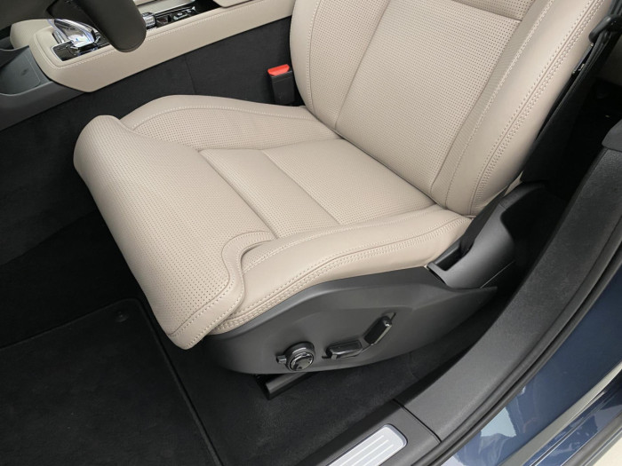 Volvo XC90 B5 AWD AUT DARK PLUS na operativní leasing