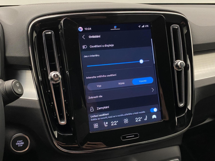 Volvo XC40 B3 AUT DARK PLUS na operativní leasing